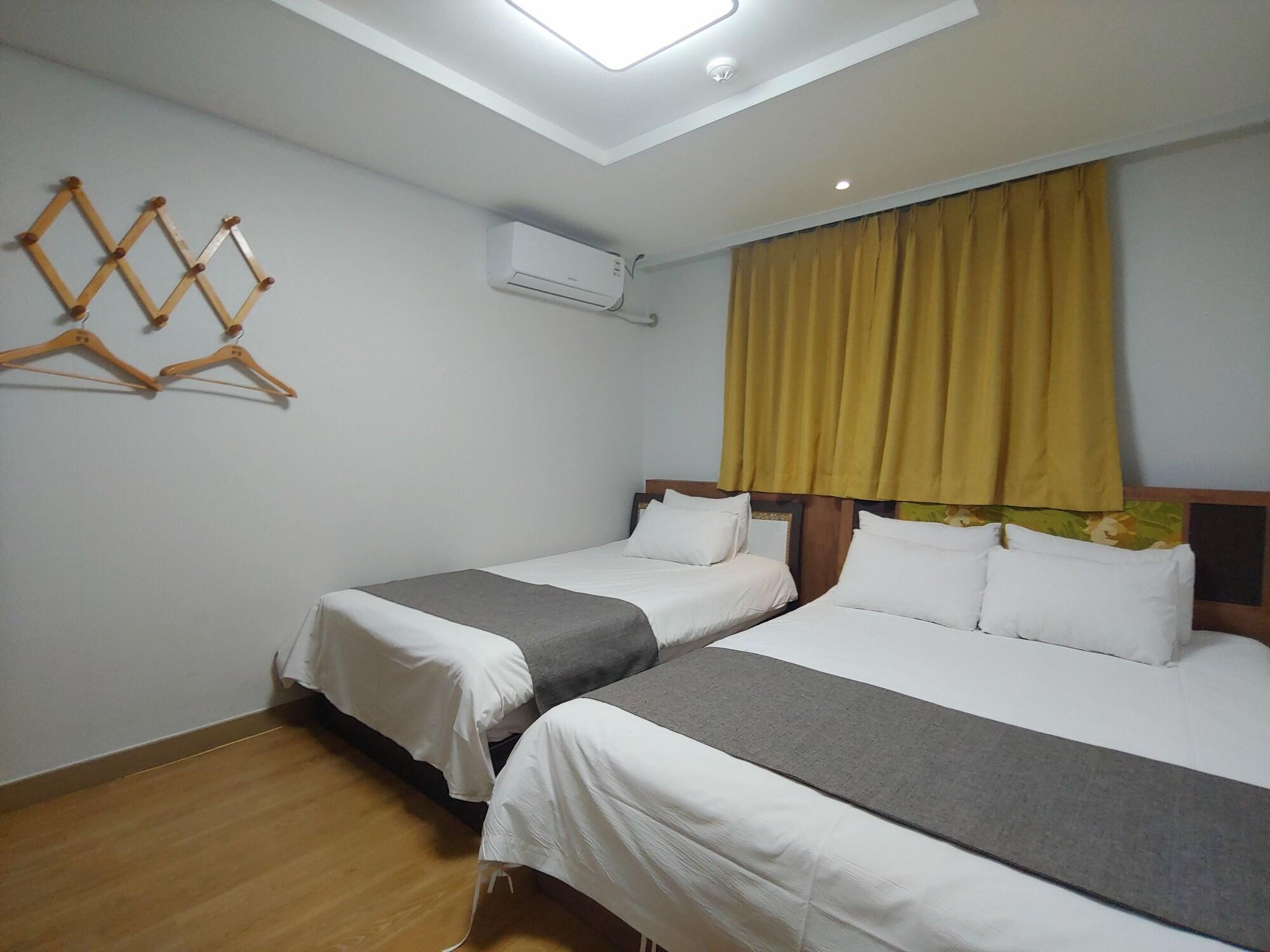Gallery Hotel Bnb Чечжу Екстер'єр фото
