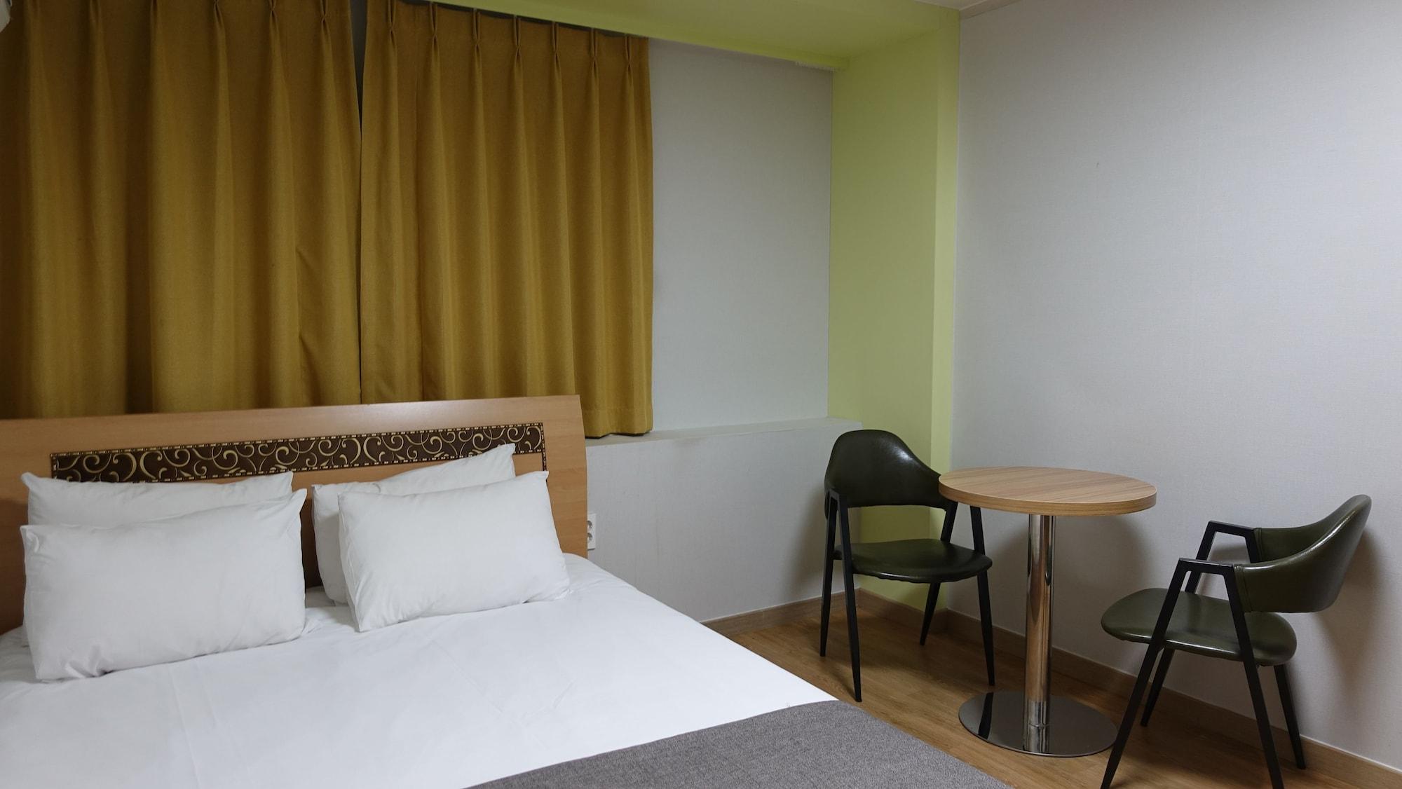 Gallery Hotel Bnb Чечжу Екстер'єр фото