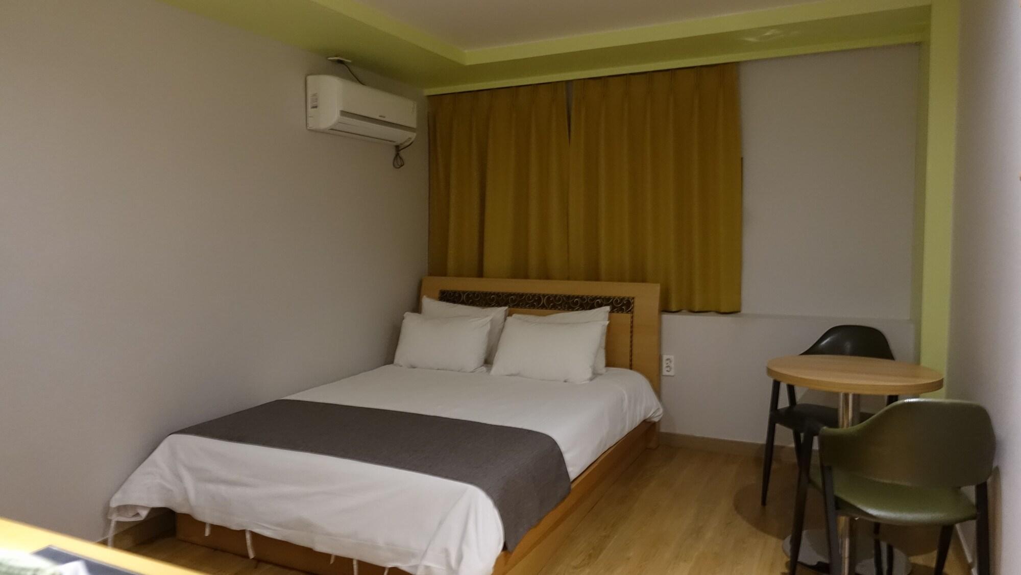Gallery Hotel Bnb Чечжу Екстер'єр фото