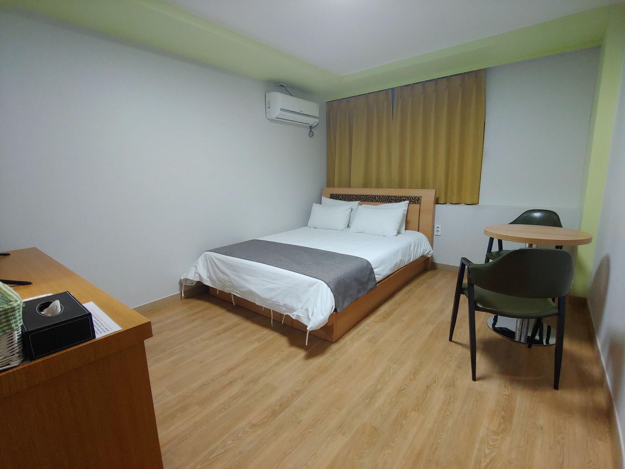 Gallery Hotel Bnb Чечжу Екстер'єр фото
