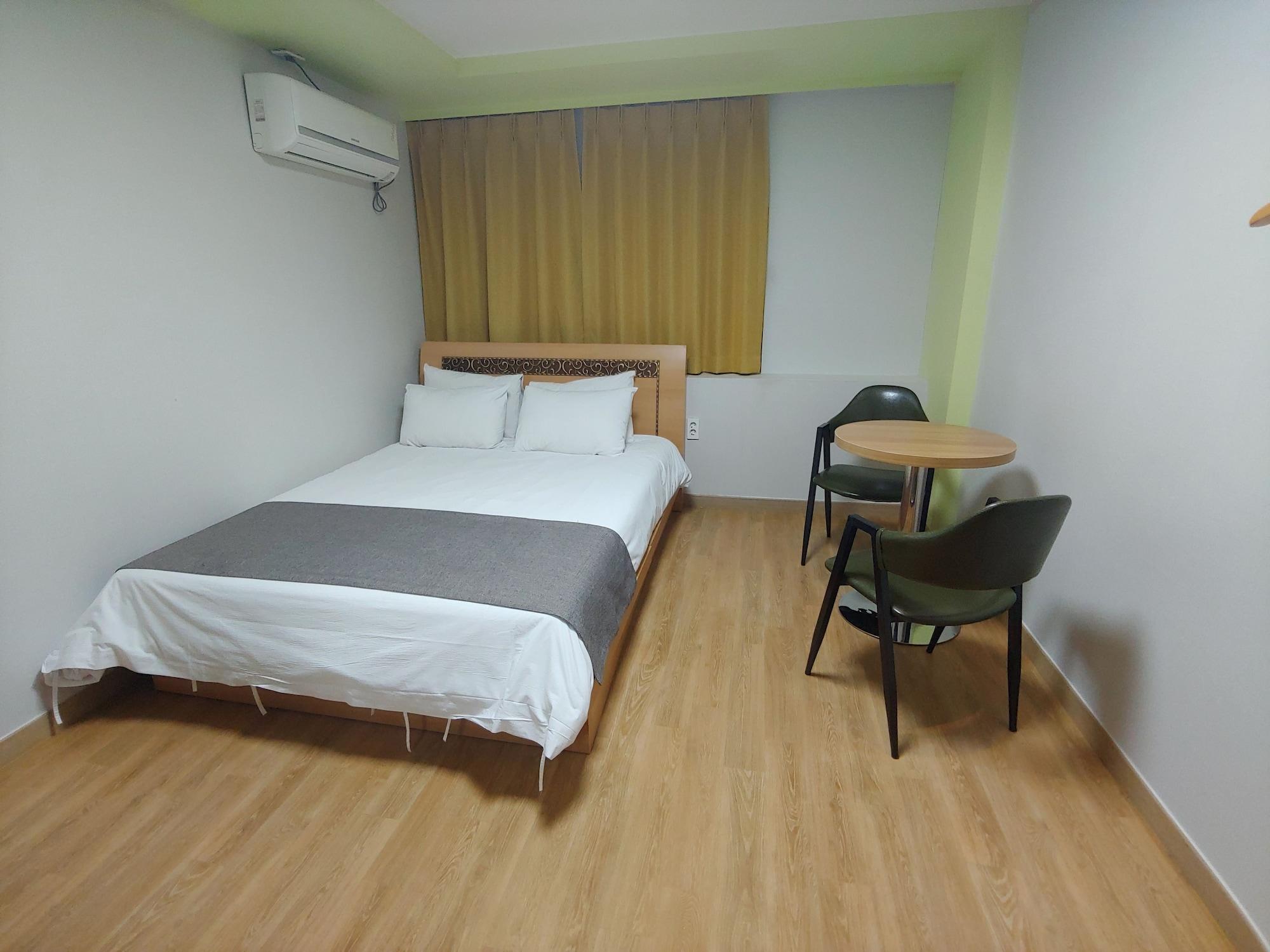 Gallery Hotel Bnb Чечжу Екстер'єр фото